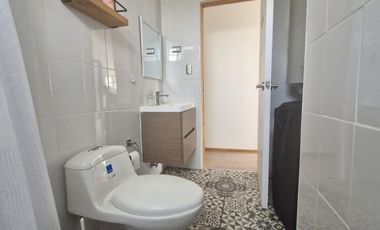 Casa moderna en condominio con piscina y seguridad