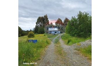 VENTA DE PARCELA CON 3 CASAS La Vara