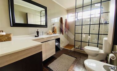 Casa en Venta en El Quilo/ Hostos