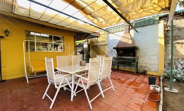 Casa en Venta en El Quilo/ Hostos