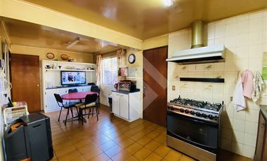 Casa en Venta en El Quilo/ Hostos