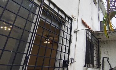 Casa tipo Town House ubicada en calle Puerto La Paz No. 4127, Colonia Torre Brisas, Monterrey, Nuevo León.