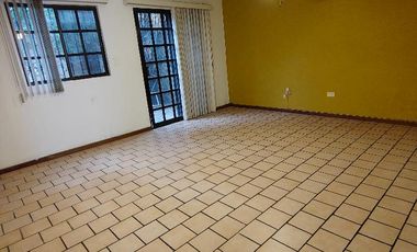 Casa tipo Town House ubicada en calle Puerto La Paz Col. Torrebrisas