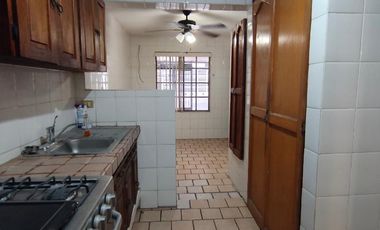 Casa tipo Town House ubicada en calle Puerto La Paz Col. Torrebrisas