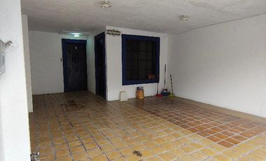 Casa tipo Town House ubicada en calle Puerto La Paz Col. Torrebrisas