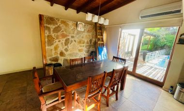 Casa  en Venta Mar de las Pampas / Villa Gesell (A108 8268)