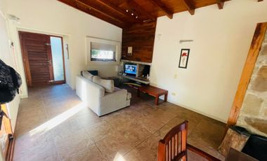Casa  en Venta Mar de las Pampas / Villa Gesell (A108 8268)