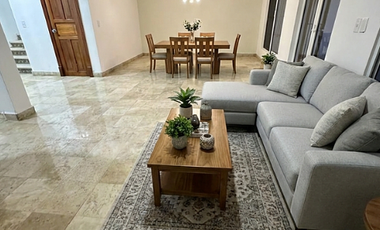 CASA CON ALBERCA A ORILLA DE PLAYA EN LAS BRISAS