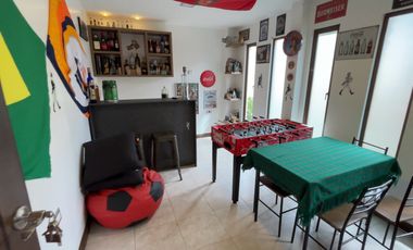 Casa independiente con amplio terreno en San Joaquín | 3 dormitorios, jardines y BBQ