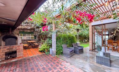 Casa independiente con amplio terreno en San Joaquín | 3 dormitorios, jardines y BBQ