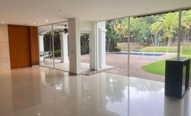 Espectacular casa en renta en exclusiva Urbanización