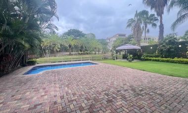 Espectacular casa en renta en exclusiva Urbanización