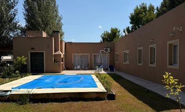 CASA 4 AMBIENTES EN ALQUILER, BARRIO LA CODORNIZ, LOS CARDALES