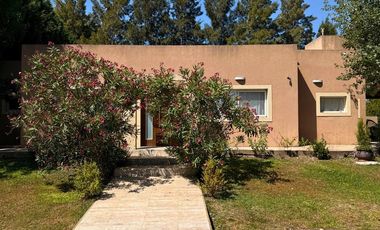 CASA 4 AMBIENTES EN ALQUILER, BARRIO LA CODORNIZ, LOS CARDALES