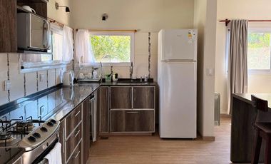 CASA 4 AMBIENTES EN ALQUILER, BARRIO LA CODORNIZ, LOS CARDALES