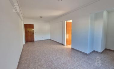 Departamento en Alquiler en Villa Ballester - Dos Ambientes - Céntrico.