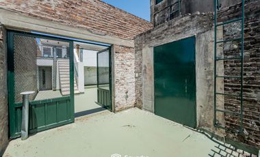 VENTA - Nave industrial de uso mixto comercial, productivo y residencial - Tiro Suizo, Rosario.