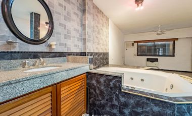 VENTA - Nave industrial de uso mixto comercial, productivo y residencial - Tiro Suizo, Rosario.