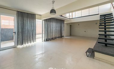 VENTA - Nave industrial de uso mixto comercial, productivo y residencial - Tiro Suizo, Rosario.