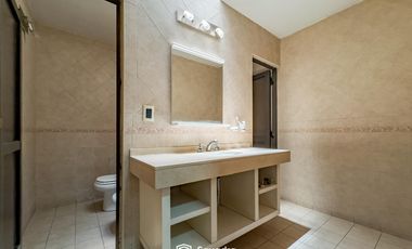 VENTA - Nave industrial de uso mixto comercial, productivo y residencial - Tiro Suizo, Rosario.