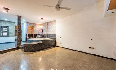 VENTA - Nave industrial de uso mixto comercial, productivo y residencial - Tiro Suizo, Rosario.