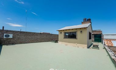 VENTA - Nave industrial de uso mixto comercial, productivo y residencial - Tiro Suizo, Rosario.