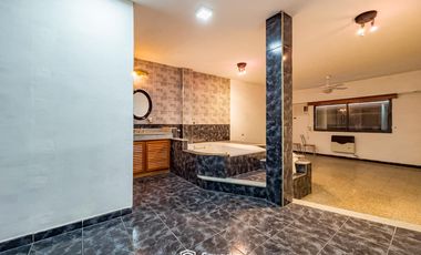 VENTA - Nave industrial de uso mixto comercial, productivo y residencial - Tiro Suizo, Rosario.