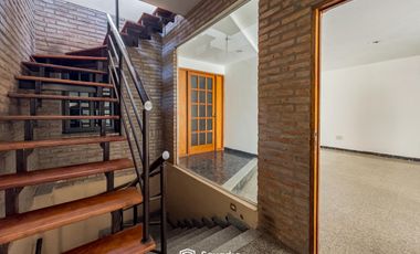 VENTA - Nave industrial de uso mixto comercial, productivo y residencial - Tiro Suizo, Rosario.