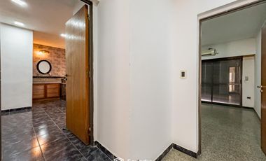 VENTA - Nave industrial de uso mixto comercial, productivo y residencial - Tiro Suizo, Rosario.