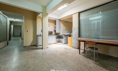 VENTA - Nave industrial de uso mixto comercial, productivo y residencial - Tiro Suizo, Rosario.