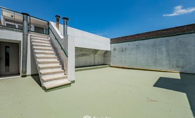 VENTA - Nave industrial de uso mixto comercial, productivo y residencial - Tiro Suizo, Rosario.