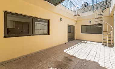 VENTA - Nave industrial de uso mixto comercial, productivo y residencial - Tiro Suizo, Rosario.