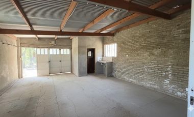 VENTA - Deposito a metros de Av. Illia - Funes