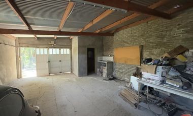 VENTA - Deposito a metros de Av. Illia - Funes