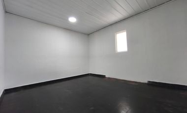 Arriendo excelente casa para uso comercial con amplio terreno 5D-2B Pedro Mira