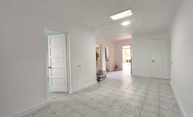 Arriendo excelente casa para uso comercial con amplio terreno 5D-2B Pedro Mira