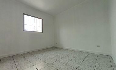 Arriendo excelente casa para uso comercial con amplio terreno 5D-2B Pedro Mira