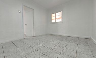 Arriendo excelente casa para uso comercial con amplio terreno 5D-2B Pedro Mira