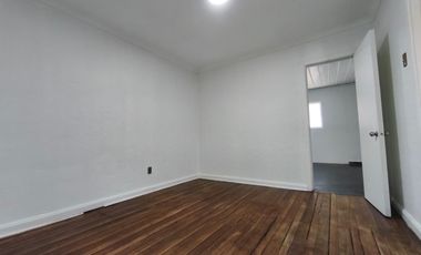 Arriendo excelente casa para uso comercial con amplio terreno 5D-2B Pedro Mira