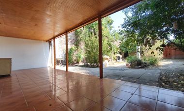 Arriendo excelente casa para uso comercial con amplio terreno 5D-2B Pedro Mira