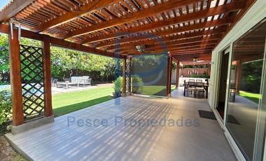 ESTUPENDA CASA PROVENZAL UBICADA EN CONDOMINIO LAS FLORES