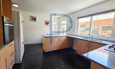 ESTUPENDA CASA PROVENZAL UBICADA EN CONDOMINIO LAS FLORES