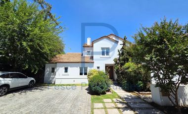 ESTUPENDA CASA PROVENZAL UBICADA EN CONDOMINIO LAS FLORES