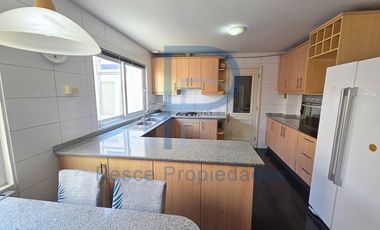 ESTUPENDA CASA PROVENZAL UBICADA EN CONDOMINIO LAS FLORES
