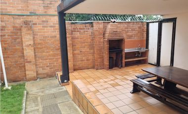 SE ARRIENDA APARTAMENTO SERREZUELA 2