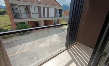 Arriendo casa nueva en unidad cerrada en La Ceja