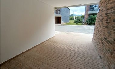 Arriendo casa nueva en unidad cerrada en La Ceja