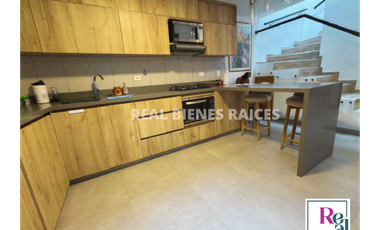 SE ARRIENDA CASA MEDIANERA EN UNIDAD CERRADA CON PORTERA 24 HORAS