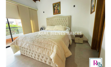 SE ARRIENDA CASA MEDIANERA EN UNIDAD CERRADA CON PORTERA 24 HORAS