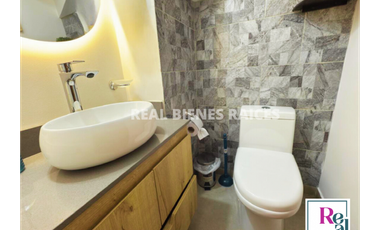 SE ARRIENDA CASA MEDIANERA EN UNIDAD CERRADA CON PORTERA 24 HORAS